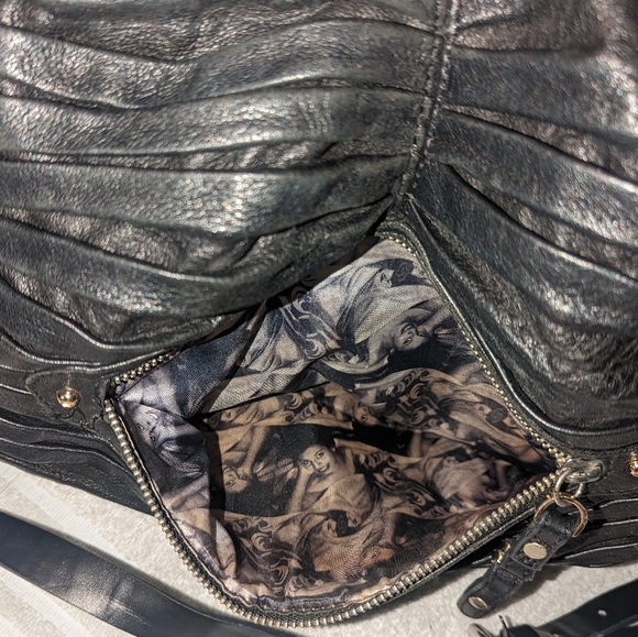 Junior Drake black Italian leather pleated shoulder bag. - Picture 10 of 13